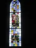 Un des vitraux de l'église Saint-Martin avec des scènes de la vie de saint Martin de Tours et, en bas, des villageois apportant des pommes aux soldats en 1944.