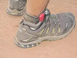  Une paire de chaussures de sport portées