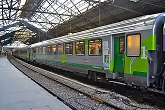 Voiture corail Haute-Normandie (1ère classe) en gare de Paris Saint-Lazare.