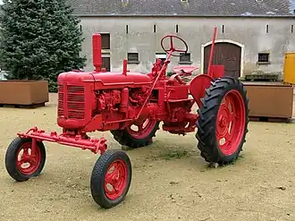 McCormick Farmall F-235 D