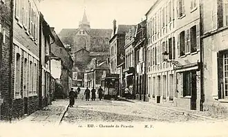 ...empruntait la Chaussée de Picardie...
