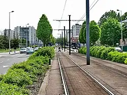 Plate-forme en pavés autobloquants.