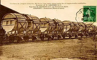 D'anciens wagons-foudres pour le transport du vin.