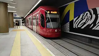 Un tram série 4200 à quai à Russafa.