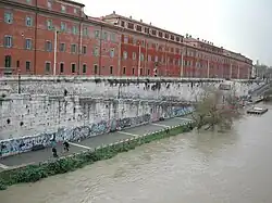 Façade, le long du Tibre