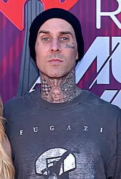Description de l'image Travis Barker 2019 by Glenn Francis (cropped).jpg.