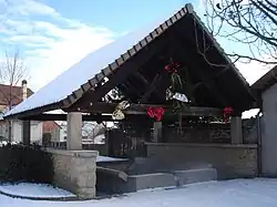 Le lavoir de la place.