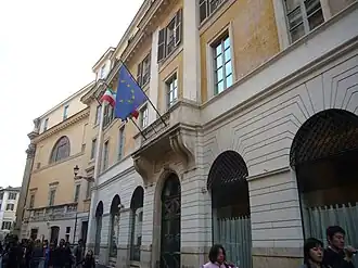 Les façades des palais Poli et Calcografia.
