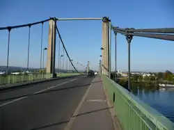 Pont suspendu de Triel-sur-Seine : vue de la chaussée.