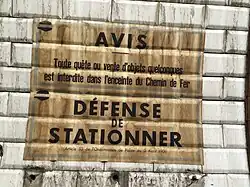 Ancienne affiche des années 1950 réapparue lors des travaux.