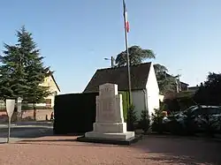 Monument aux morts du massacre de Troissereux