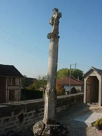 La croix de cimetière de l'église St Georges
