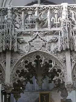 SM.