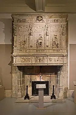 Cheminée du premier étage.