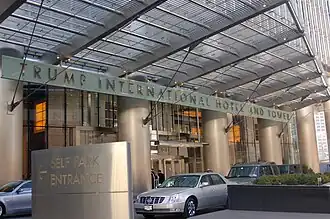 Entrée principale au 401 North Wabash Avenue.