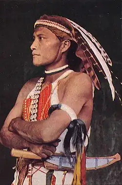 Jeune aborigène Tsou, de langue austronésienne. Photographie d'avant 1945