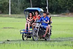 Autorickshaw (tuk-tuk) taxi sidecar au Laos.