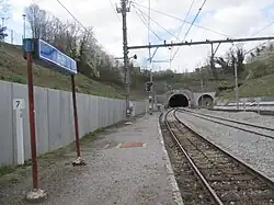 Tunnels ferroviaires de Huy (ancien et actuel).