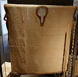 Tunique de l'architecte Kha provenant de sa tombe à Deir el-Médineh. XVIIIe&nbsp;dynastie, v. 1400 AEC. Musée égyptologique de Turin