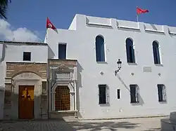 Facade de la médersa.