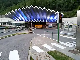 L'E25 se confond avec la RN 205 au Tunnel du Mont-Blanc (côté français).