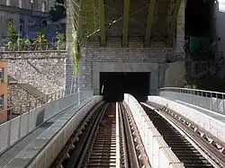 Vue du tunnel Viret du M2, à travers la culée ouest du pont Bessières.