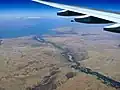 La rivière Turkwel et le lac Turkana vus d'avion.