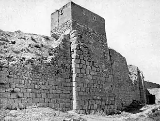 Les murs de la forteresse (Société archéologique russe, 1916).