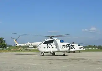 Deux Mi-17 aux couleurs du Service aérien d’aide humanitaire des Nations unies.