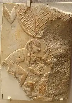 Deux jeunes filles se bagarrant dans un champ de blé. Bas-relief. Tombe de Montouemhat. Université de Chicago