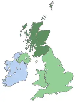 Les îles britanniques et irlandaise apparaissent sur une carte, l'Écosse est en vert foncé.