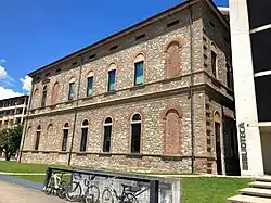 Bâtiment abritant la bibliothèque de l'université.