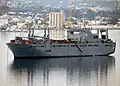 Le cargo USNS Bob Hope&nbsp;(en), dans le port de la baie de Souda en Crète.
