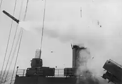 Tir en 1982 depuis le USS&nbsp;New Jersey. Ce cuirassé est le premier navire de surface à pouvoir utiliser ce missile de croisière.