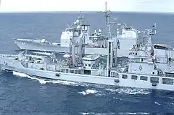 Le ROKS Cheonji et l’USS&nbsp;Chancellorsville le 6 février 2002