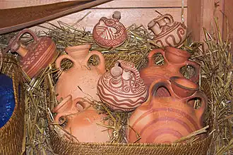 Répliques des vases mycéniens mis au jour dans l'épave.