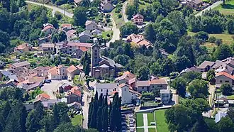 L'église au cœur du village.