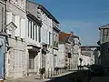 Une rue de la ville basse de Tonnay-Charente.