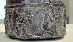 Porteurs d'offrande (côté droit de la statue).