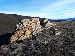Affleurement de schiste du Cambrien (c. 500Ma), Roc de Jornac.