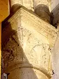 Chapiteau roman.