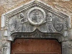 Linteau d'une porte de maison rue Émile Passeroni.