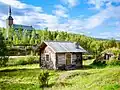 Une cabane en rondins de l'église.