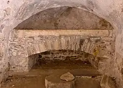 Tombe (14e&nbsp;siècle) dans la crypte.