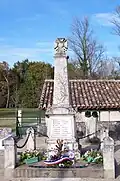 Le monument aux morts dans le cimetière (nov.&nbsp;2011)