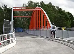 Le pont piétonnier et cyclable vu de l'ouest.