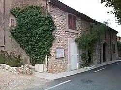 Côté nord avec la mairie.