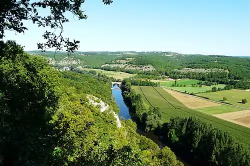 La Vézère vue vers l'aval depuis le coteau de l'Escaleyrou. À gauche Aubas, à droite Condat-sur-Vézère.