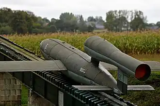 Réplique de V1 sur sa base de lancement, au Val d'Angot.