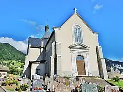 Photographie montrant l'église du village